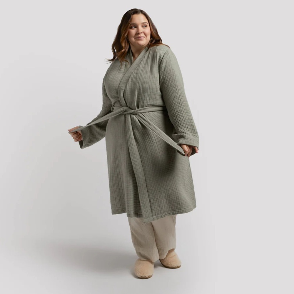 Parachute Cloud Cotton Robe in Moss - Picture 2 of 3